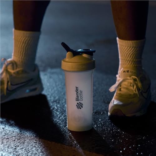 BlenderBottle Classic V2 Plastic Shaker Bottle 20 oz White - Image 6