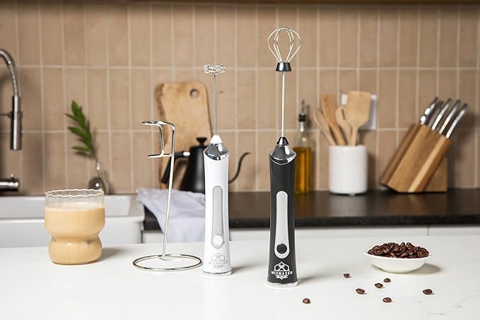 Handheld Frother Electric Whisk, Milk Foamer, Mini Blender and Electric Mixer, 3 Heads 3 Speed Adjustable, Rechargeable Hand Mixer Wand for Latte, Egg Beater, Powder Mixer, With Stand (300, White)