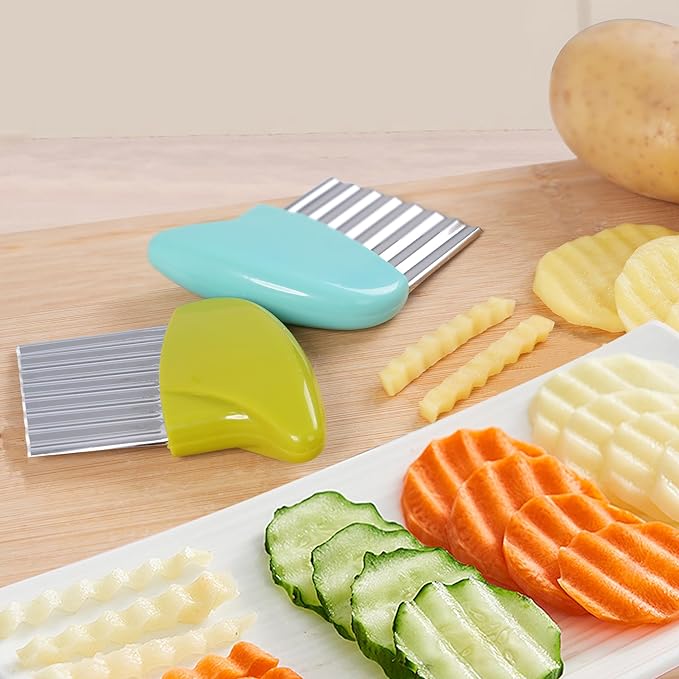 2 Pcs Crinkle Cutter for Veggies, Stainless Steel Wavy Cutter for Potato, Carrot, Chip, Vegetable, Butter, Lettuce (Green and Blue)