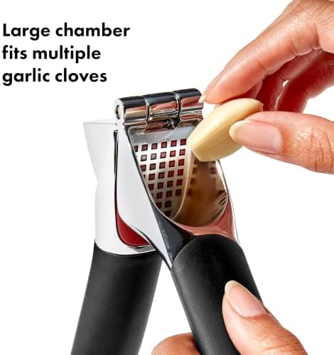 OXO Good Grips Garlic Press, Easy to squeeze & Self Cleaning Tool, Black - Image 4