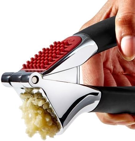 OXO Good Grips Garlic Press, Easy to squeeze & Self Cleaning Tool, Black - Image 2