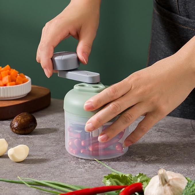Mini Hand Crank Vegetable Chopper, Handheld Food Chopper, Garlic Chopper, Quick Manual Vegetable Processor for Onion, Garlic, Salad, Salsa, Fruit (white)