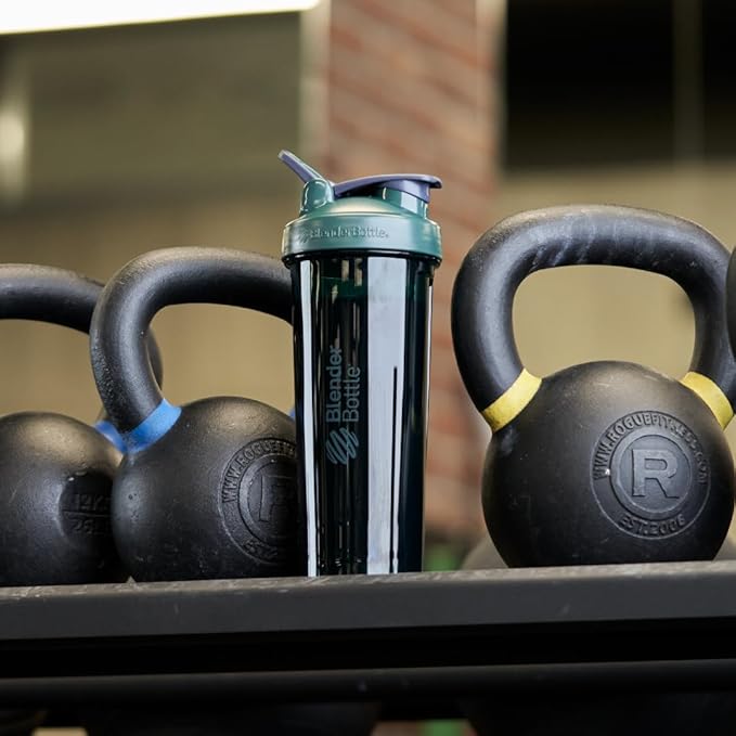 BlenderBottle Shaker Bottle Pro Series Perfect for Protein Shakes and Pre Workout, 24-Ounce, Green