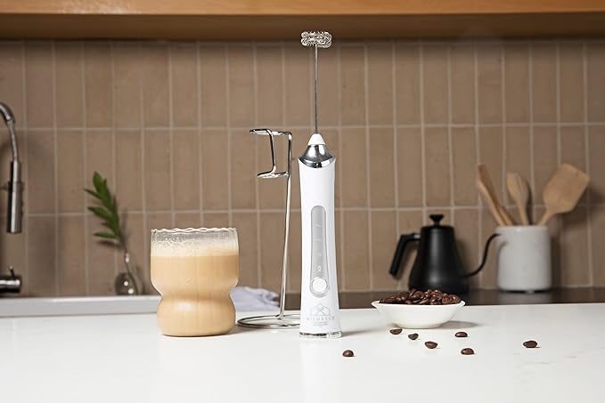Handheld Frother Electric Whisk, Milk Foamer, Mini Blender and Electric Mixer, 3 Heads 3 Speed Adjustable, Rechargeable Hand Mixer Wand for Latte, Egg Beater, Powder Mixer, With Stand (300, White)