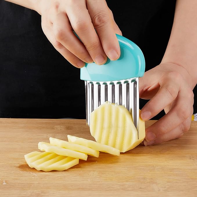 Crinkle Cutter, Stainless Steel Waffle Fry Cutter, Wavy Chopper for Veggies Potato Carrots Butter Lettuce, 2 PCS(Green and Blue)